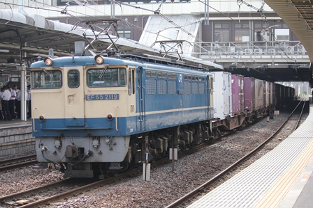 3083